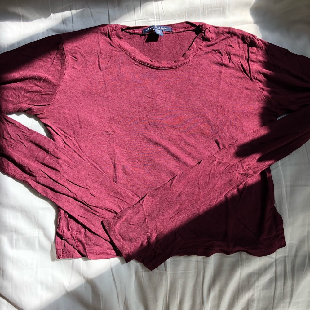 Tight maroon AE crop top